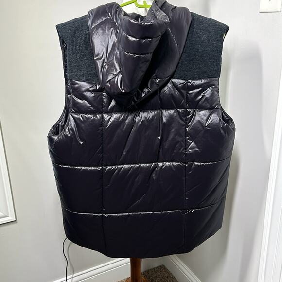 Slate and Stone Men’s Black Vest. Size medium. Like new. Worn once. - Picture 2 of 8